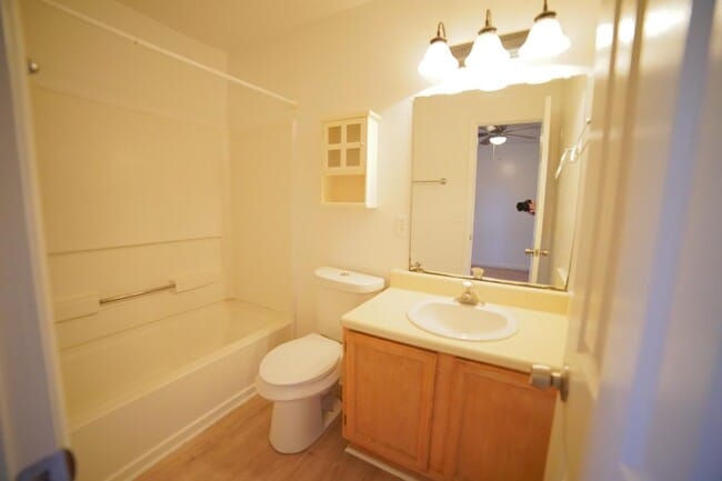 Building Photo - 1264 Ocala Rd