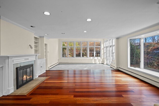 Building Photo - Beautiful 4 Bedroom 3.5 Bathroom Home On Quiet Tree-Lined Street In Millwood.