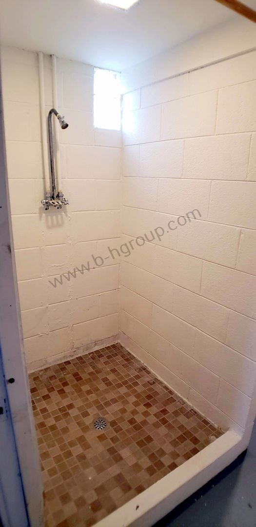 Building Photo - New Listing!