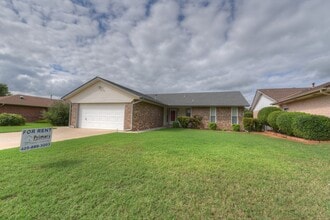 Building Photo - 307 Vickie Dr