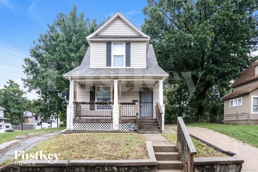 Primary Photo - 2448 Norton Ave