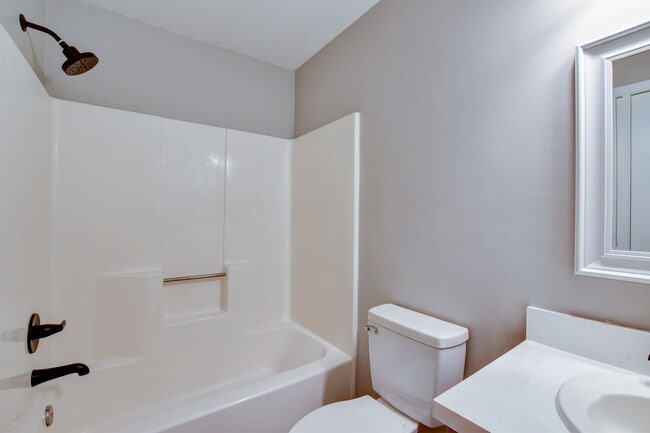 Building Photo - 740 S Lake Cir