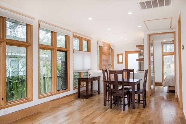 Building Photo - 811 E 23rd St