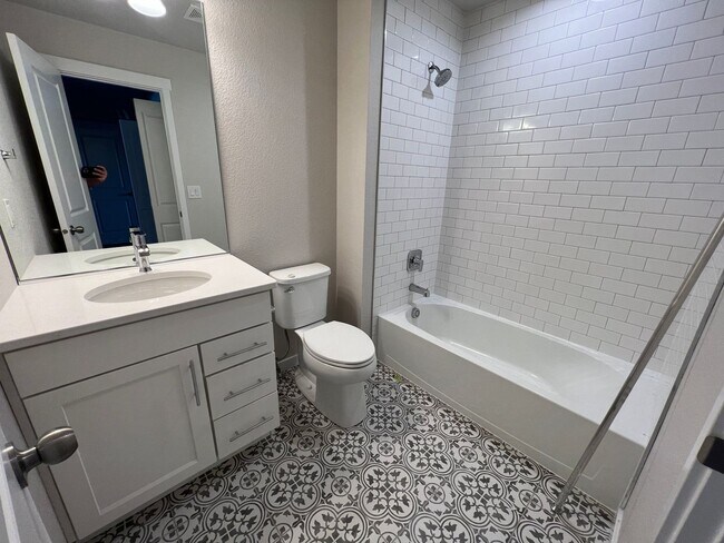 Building Photo - Modern 3 Bed 3 Bath Townhome off of N Carefree and Tutt!!! **Built in 2023**