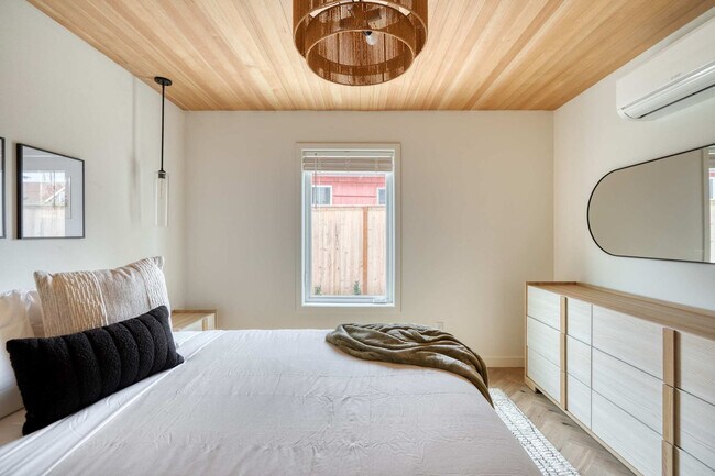 Building Photo - 5012-5022-5022 NE 26th Ave