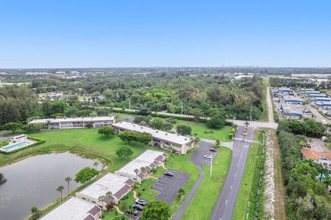 Building Photo - 118 Lake Constance Dr