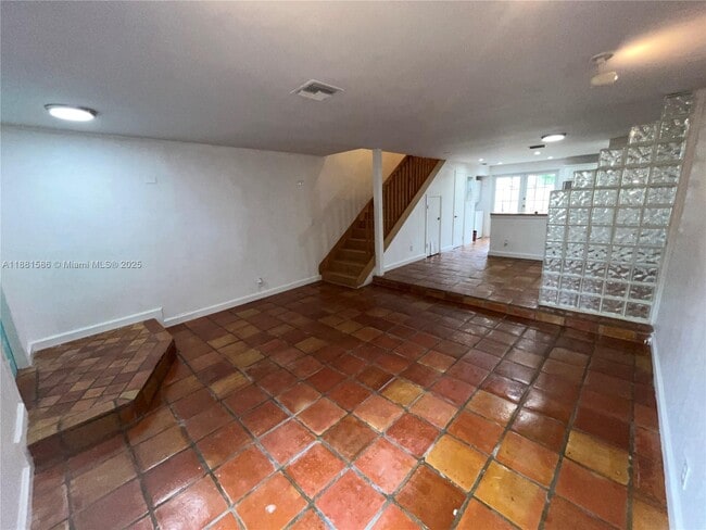 Building Photo - 5176 S University Dr