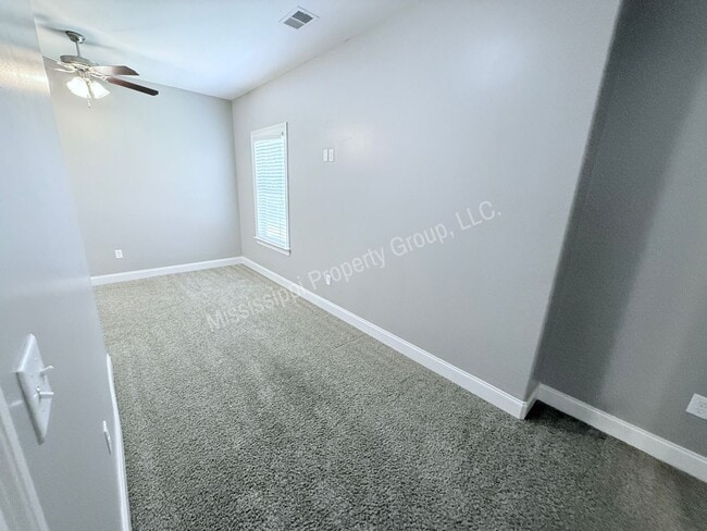 Building Photo - 4BR/4.5BA Stand Alone Unit For Rent