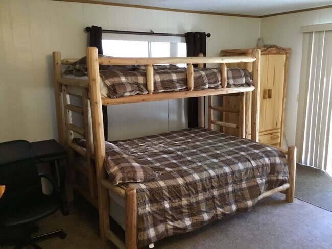 Building Photo - Big Bear Lake- 2 Bedroom 2 Bath Cabin