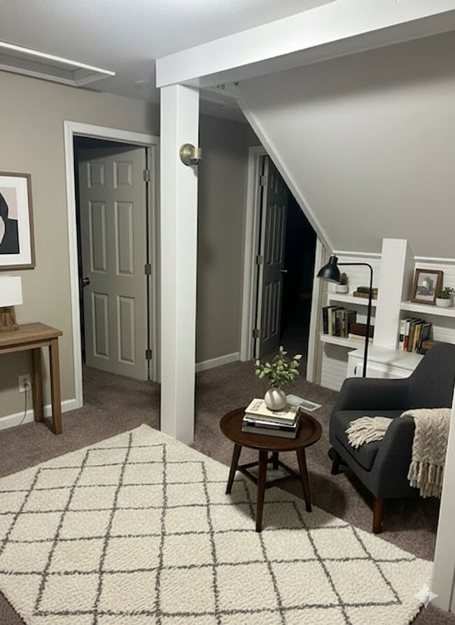 Building Photo - 3 Bedroom House Available in Reinbeck!!