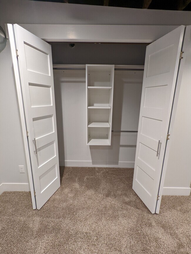 Building Photo - 130 E State St