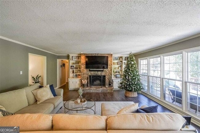 Building Photo - 701 Willow Ridge Dr NE