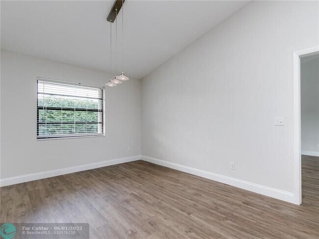 Building Photo - 9420 NW 31st Pl