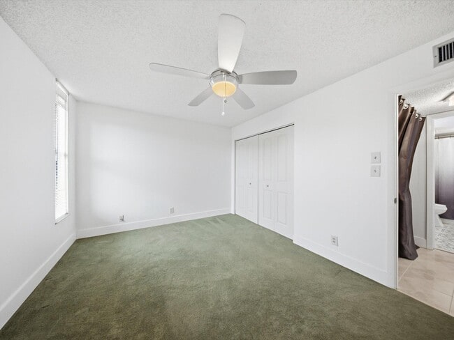 Building Photo - 6539 Coral Lake Dr
