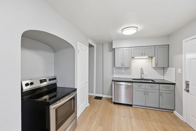 Building Photo - 737 E Mithoff St