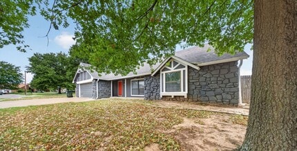 Building Photo - 8731 N 121st E Ave