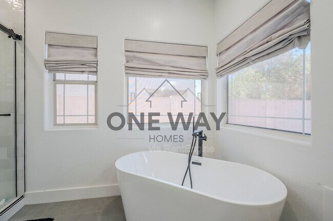 Building Photo - 760 N Swan Dr