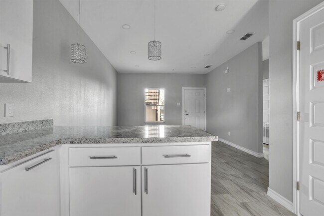 Building Photo - 2707 Sanders Ave