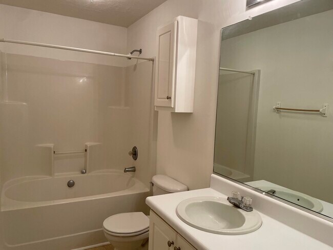 Building Photo - 212 E Middlebury Ln SW