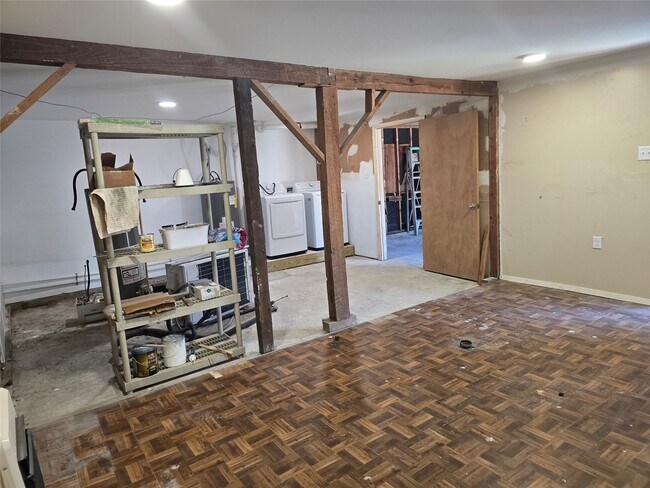 Building Photo - 914 Avenue K