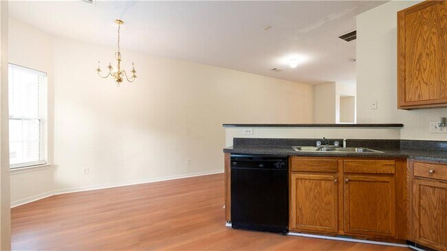 Building Photo - 290 Brookview Dr