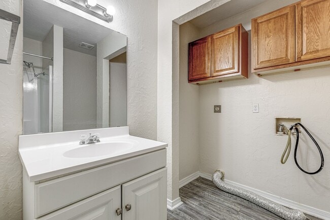 Building Photo - 2902 NW 45th Pl