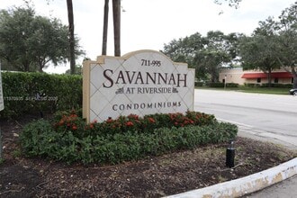 Building Photo - 977 Riverside Dr