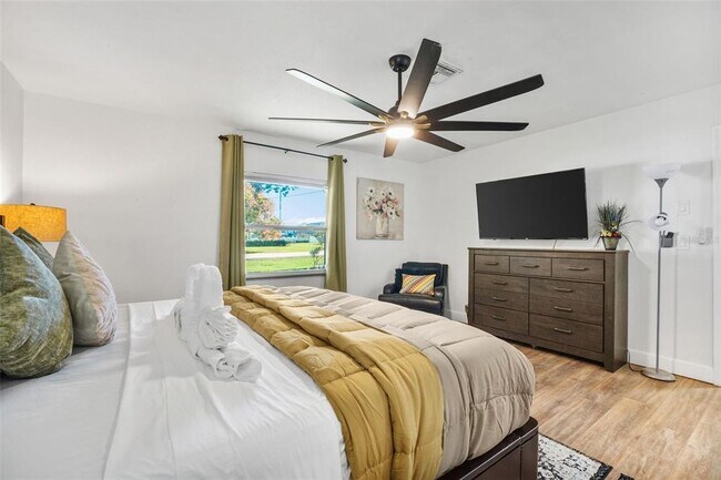 Building Photo - 1850 W Lake Brantley Rd