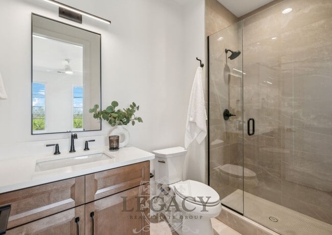 Building Photo - 1019 12th Ave N