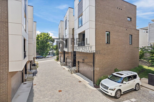 Building Photo - 1242 2nd Ave S