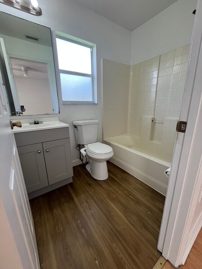 Building Photo - Super Cute 3 Bedroom 2 Bath in Great Locat...