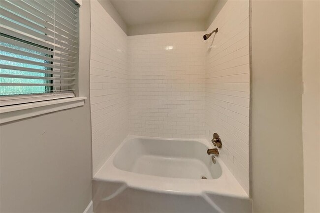 Building Photo - 3434 Hickory Hollow Rd