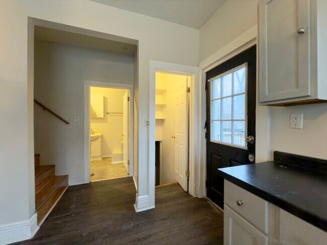 Building Photo - 1200 Ada St