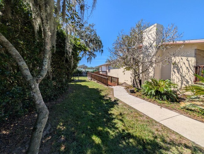 Building Photo - 2834 Woodland Dr