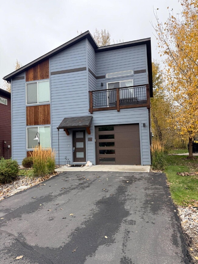 Primary Photo - Gorgeous and Quiet 3 Bed 2.5 Bath Home in Railway Lofts & Cottages With Gallatin River Access!! M...