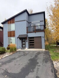 Building Photo - Gorgeous and Quiet 3 Bed 2.5 Bath Home in Railway Lofts & Cottages With Gallatin River Access!! M...