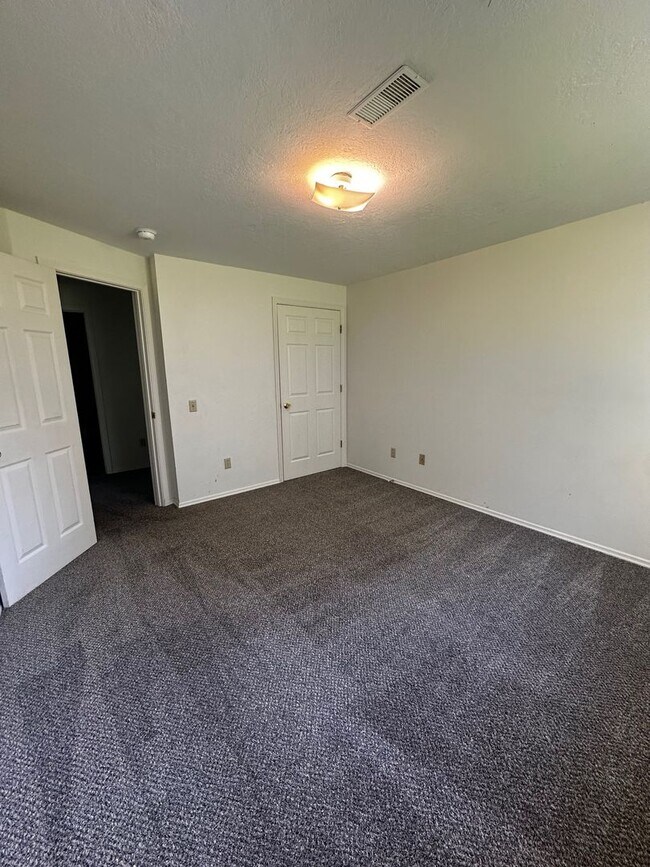 Building Photo - 43 N 25th Ave