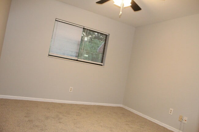 Building Photo - 1007 Windsong Cir