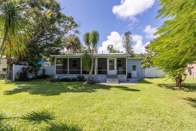 Building Photo - 810 Texas Ct