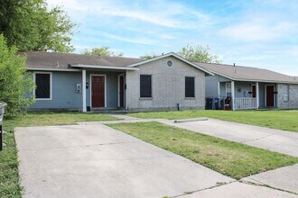 Building Photo - 2 Bedroom Duplex
