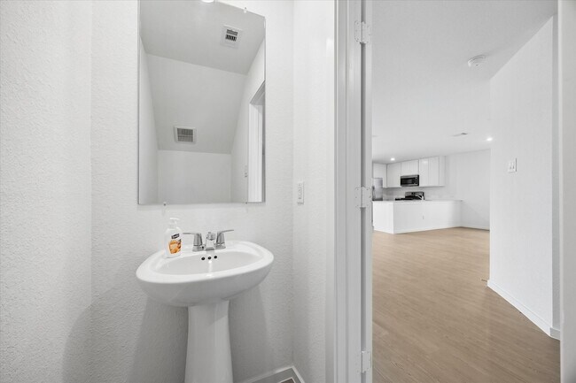 Building Photo - 16847 Spotted Oak Dr