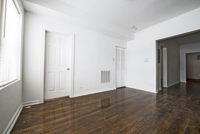 Building Photo - 7254 S University Ave