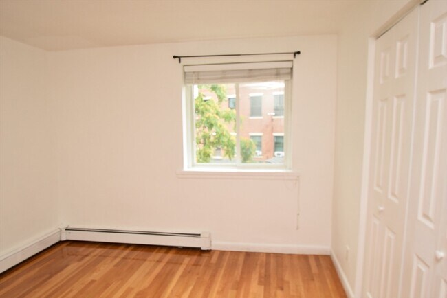 Building Photo - 135 Inman St