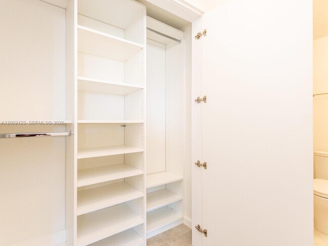 Building Photo - 1000 West Ave