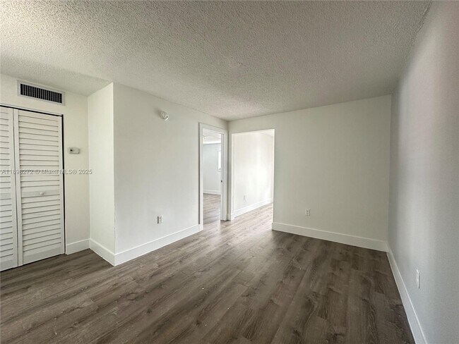 Building Photo - 529 SW 4th St