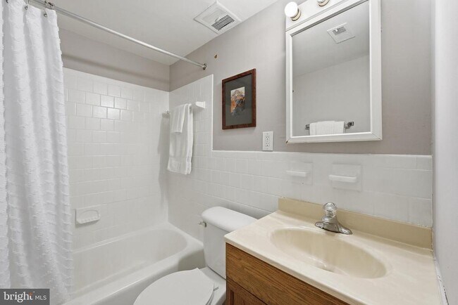 Building Photo - 5406 85th Ave