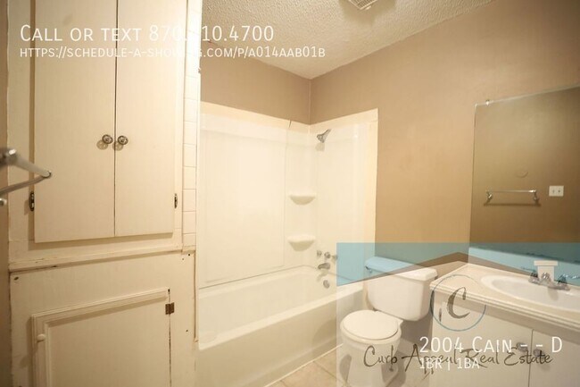 Building Photo - Move in special $500!! Recently renovated ...