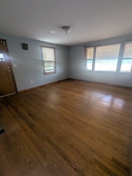 Building Photo - 247 Fairmont Ave