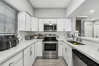 Building Photo - 380 NW 20th St