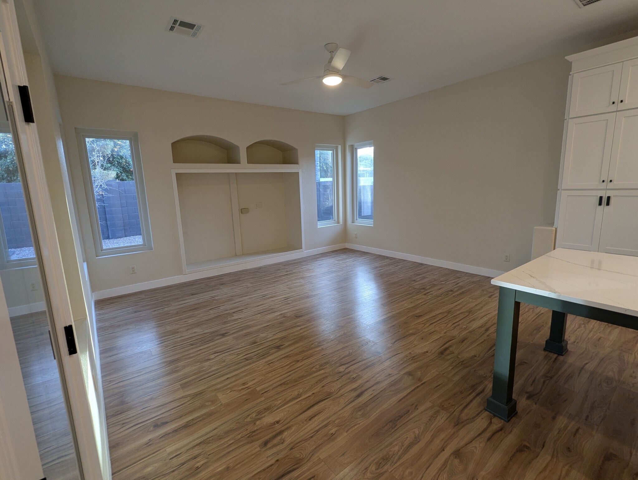 Building Photo - 267 E Smoke Tree Rd